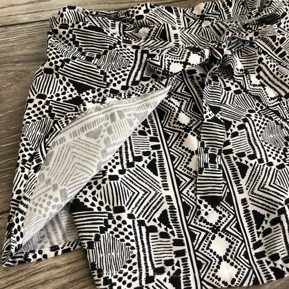 BAND OF GYPSIES black and white print shorts size small - Picture 3 of 10